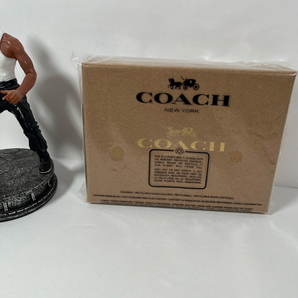 Coach boxed Small Signature Patent Leather Zip Around Wallet - Picture 4 of 4